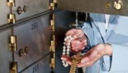 Rendszeresen kifosztják a legnagyobb román bank széfkazettáit?
