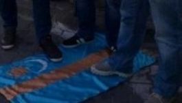 Megtaposták a székely zászlót a Noua Dreaptă tagjai a menetelés napján