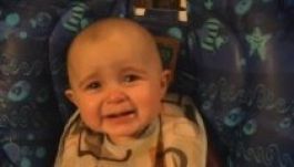 Egy csecsemő is képes meghatódni (VIDEÓ)