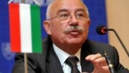 Martonyi: az autonómia nem ellentétes a román alkotmánnyal