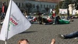 „Holtan estek össze” a bányakatasztrófa emlékére