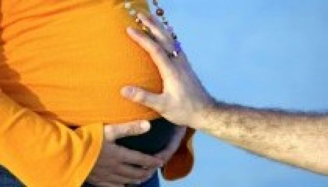 Tilos a várandósok hasát érinteni egy-egy országban