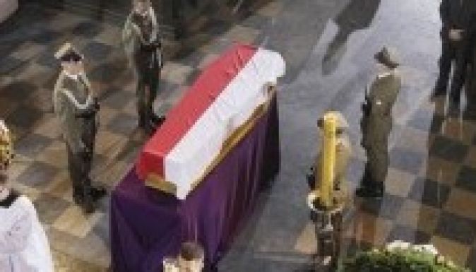 Eltemették Lengyelország rendszerváltó miniszterelnökét