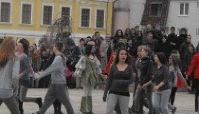 Táncos villámcsődülettel nyílt meg a Könyvvásár