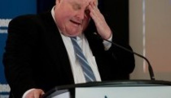 Épp csak lemondatni nem tudták Torontó polgármesterét