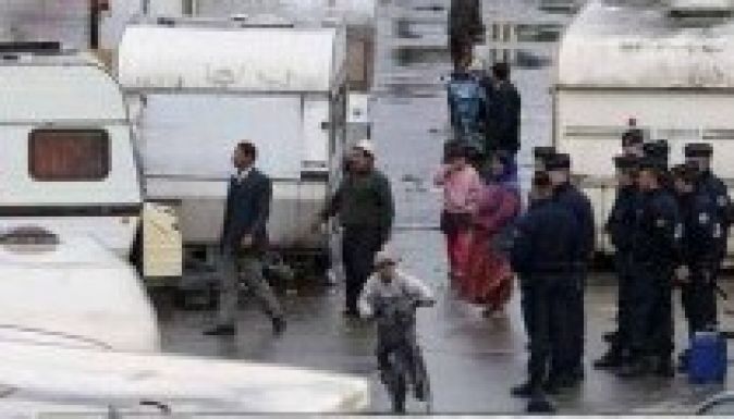 Nyolcszáz romát zavartak el a Saint Ouen-i cigánytelepről
