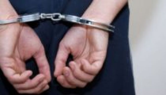 A rácsok mögül fenyegeti a tanúkat a gyergyói ügyésznő