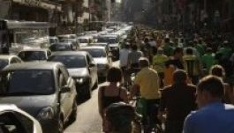 Bealkonyult az európai autópiac, a bringa lett a trendi