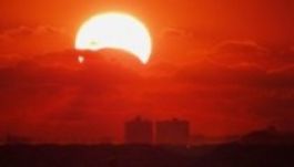 Lélegzetelállító fotók a vasárnapi ritka napfogyatkozásról (GALÉRIA)