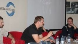 Social Error, avagy hozzád milyen nyelven beszél a Nagy Testvér?