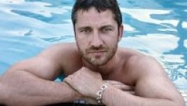 Mindenkire gerjed a szuperszexi Gerard Butler?