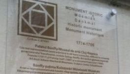 Felkerült az első többnyelvű műemléktábla a Bánffy-palotára