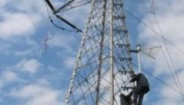 Tiltakoznak a mobiltársaságok a póznaadó bevezetése ellen