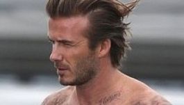 Lovaggá üti az angol királynő David Beckhamet