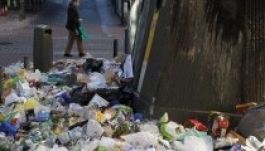 Sztrájkolnak a kukások: szemétben úszik Madrid