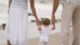 Plusz szabadnap járna a romániai szülőknek