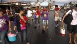 Kétségbeesett fosztogatásba kezdtek a Fülöp-szigeteken