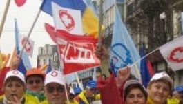 Figyelmeztető sztrájkkal fenyegetnek az egészségügyi alkalmazottak