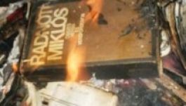 Radnóti-köteteket égettek magyar nácik Miskolcon