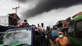 Kettős vulkánkitörés miatt ezreket telepítnek ki Indonéziában