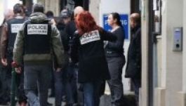 Ámokfutó „vadászik” Párizsban bankárokra és újságírókra?