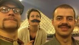 Növesszünk bajuszt, mentsünk meg egy manust!