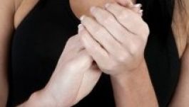 Az ujjropogtatás biztosan kézremegéshez vezet?