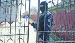 Házkutatást is tarthatnak az adóhatóság felügyelői