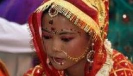 A szavazófülke előtt szült egy nepáli nő