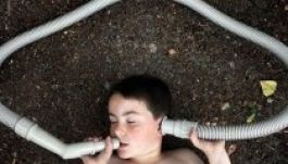 Az autista kisfiút a fotózás nyitotta meg apja felé (GALÉRIA)