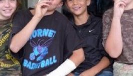 Egyre több szülő hagyja itthon a gyerekét, miközben külföldön dolgozik