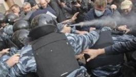 Könnygázt vetettek be Kijevben az EU-integrációért tüntetők ellen
