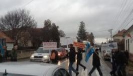 Gyalogátjárón meneteltek Szentivánlaborfalván a székely autonomisták