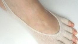 Állítólag hatékony a lábszag elleni zokni