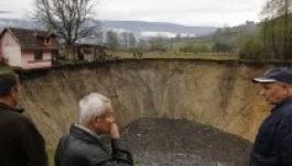 Boszniában elnyelt egy tavat a föld gyomra