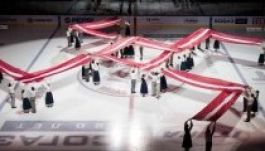 Oroszok bírságolták meg a horogkeresztet kifeszítő letteket