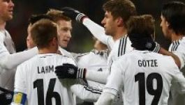 Fejenként 300  ezer euróért harcolnak a németek a foci-vébén