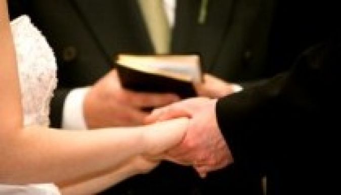 Horvát alkotmánymódosítás: egyneműek nem házasodhatnak