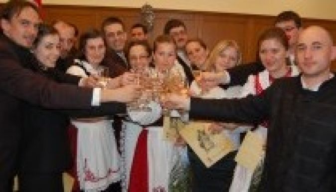 Megveregette saját vállát a Fidesz a kettős állampolgárság miatt