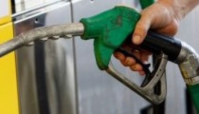 Elhalasztaná a gázolaj jövedéki adójának megemelését a kormány