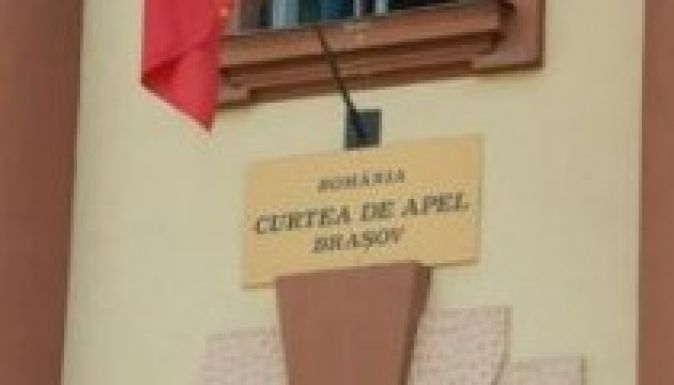 Halasztottak Brassóban a sepsiszentgyörgyi zászlóperben
