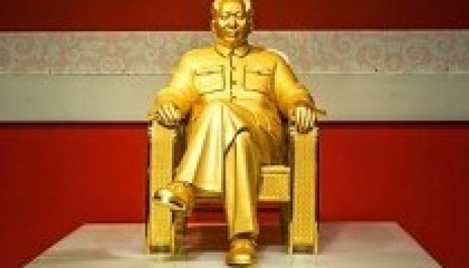 Ötvenkilós aranyszoborral ünneplik Mao Ce-tungot