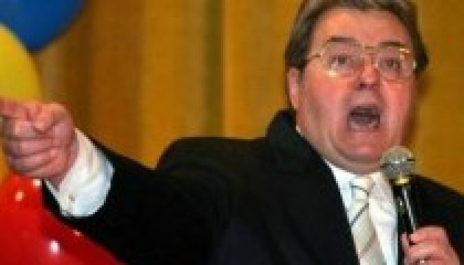 Vadim Tudor még Avram Iancu lobogóját is eladta