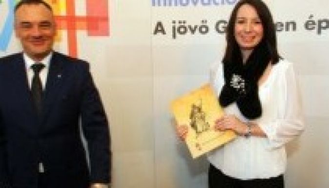 Malina Hedvig magyar állampolgár lett, családostul Győrbe költözik