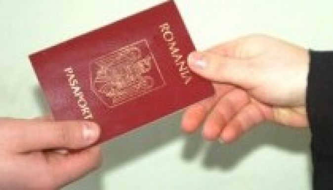 Bíróság előtt egy magyar rendőrt megvesztegetni próbáló román férfi