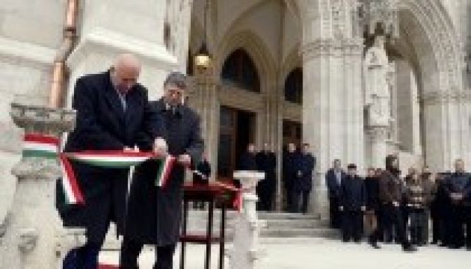 Kilencven év után befejezték az Országház homlokzatának felújítását