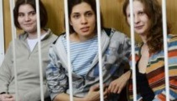 Kegyelmet kapott a Pussy Riot egyik tagja