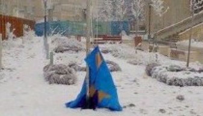 Karácsonyra letépték a székely zászlót Csíkszeredában