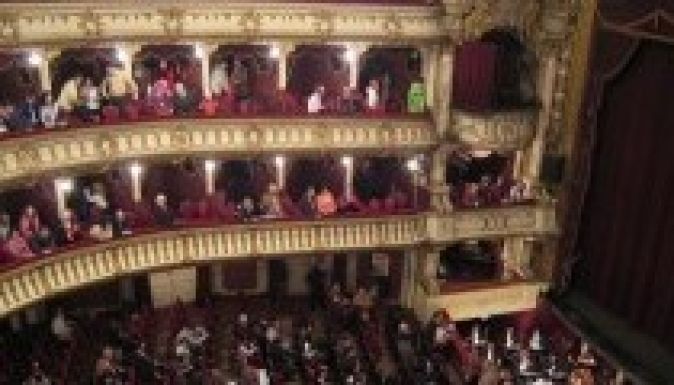 Operettel és ősbemutatóval ünneplik az erdélyi színházak az új évet