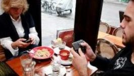 Kikapcsolt mobilra ad kedvezményt egy arab étterem